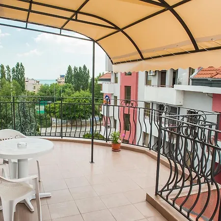 Fiore بيت ضيافة *